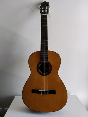 Esteve 1.104 classic guitar like new
