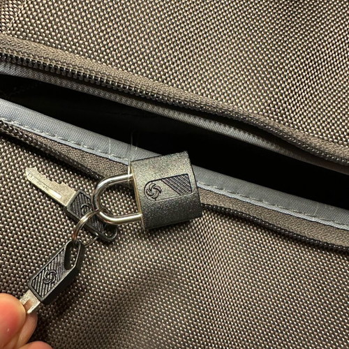 Samsonite toiletry bag grey like new with strap and lock