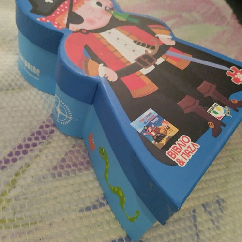 Puzzle 36 pieces new with small book