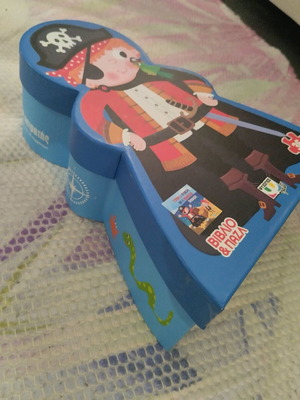 Puzzle 36 pieces new with small book