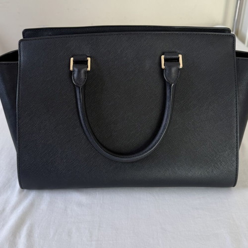 Michael Kors handbag like new, black with gold details