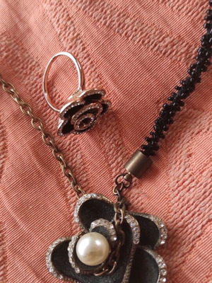 Jewelry set black rose with rhinestones and pearl new
