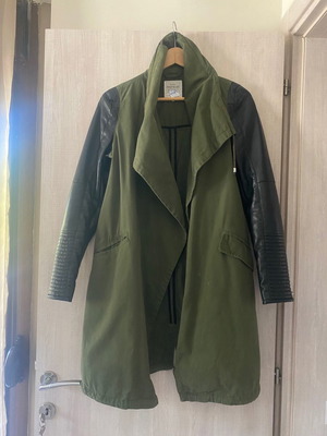 Καμπαρντίνα Zara S μεταχειρισμένη με μαύρα δερμάτινα μανίκια σε χακί