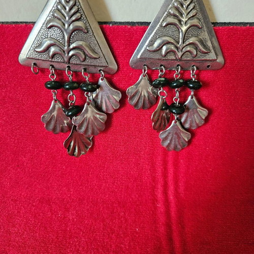Vintage earrings used, silver with unique carving