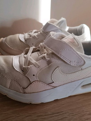 Nike kids athletic shoes used, size 34