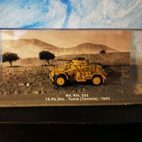Tanks WW2 1/72 like new with magazine