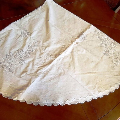 Vintage embroidered round tablecloth 165 cm white/cream like new