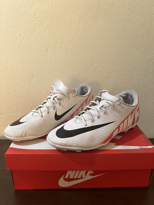 Nike Mercurial football boots size 43, white black red