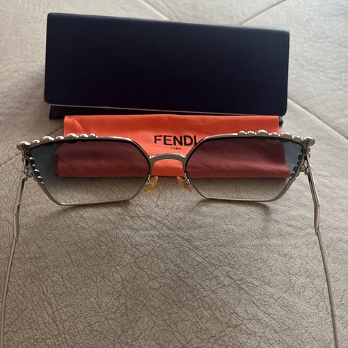 Fendi sunglasses new, silver color