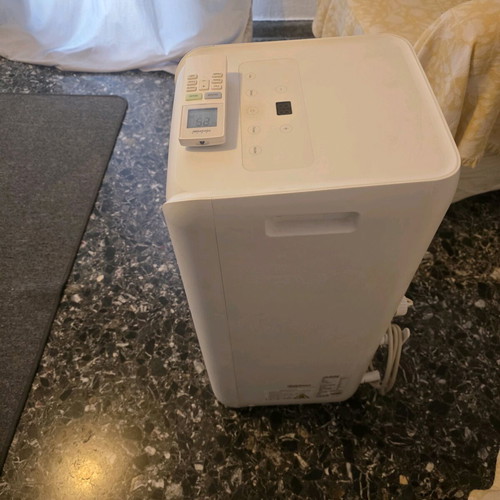 Toyotomi portable air conditioner Rubi series model TPAC-09C like new