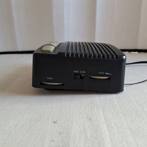 Soundmaster UR-106 radio clock used