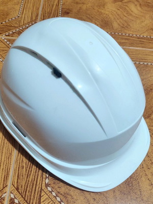 Deltaplus Construction Helmet PPE Safety Hat like new, adjustable, lightweight
