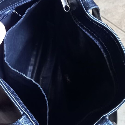 Leather large black shoulder bag like new with interior divider
