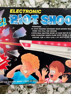 Electronic Riot Shooter battery toy 1989 new