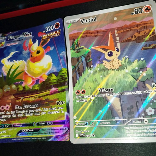 Pokmon Flareon Vmax Victini Jumbo - 12,00 - Vendora.gr Pokmon Flareon Vmax Victini Jumbo - 12,00 - Vendora.gr