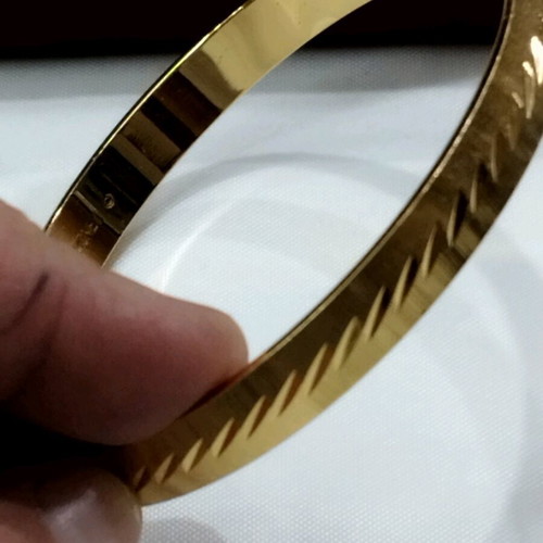 Monet gold-plated vintage statement bangle bracelet like new