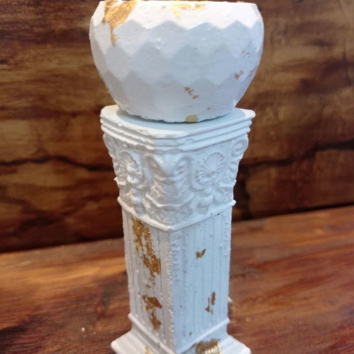 Decorative column made of cement with vase new