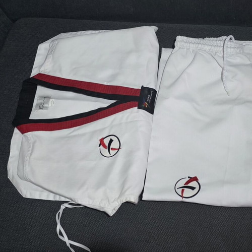 Daedo Taekwondo uniform size 150, white with red and black collar