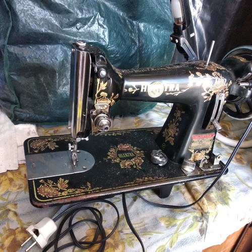 HLEKTRA sewing machine used, functional