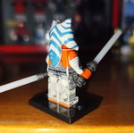 Φιγούρα Ahsoka Tano White Robes σαν καινούργιο με βάση και δύο lightsabers