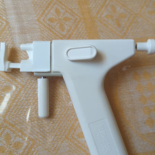Bergeon No 6600 professional ear piercing gun with sterilized earrings