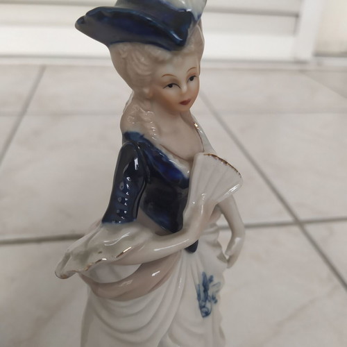 Vintage figurine couple used, high society, 22 cm tall