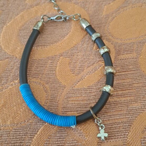 Women's bracelet used rubber with cross charm