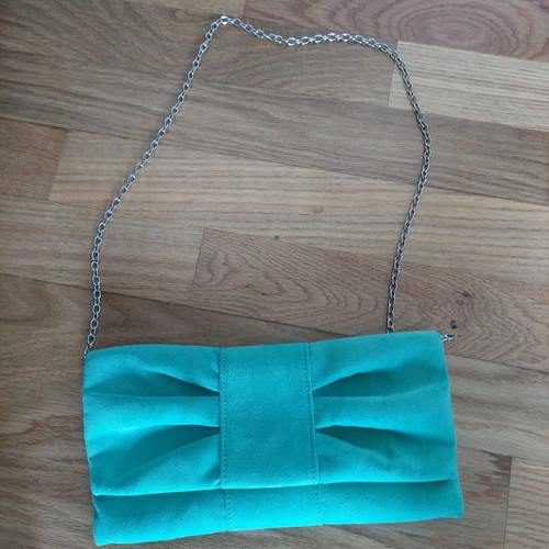 Women's shoulder bag used
