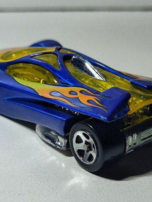 Hot Wheels 2001 Sling Shot new
