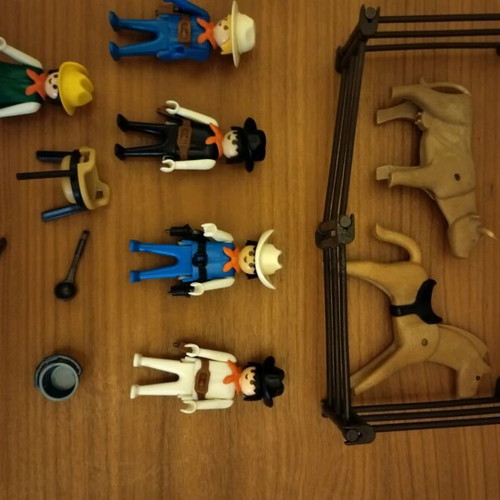 Playmobil 1974 Vintage Western 5 figures with horse, ox and fence used