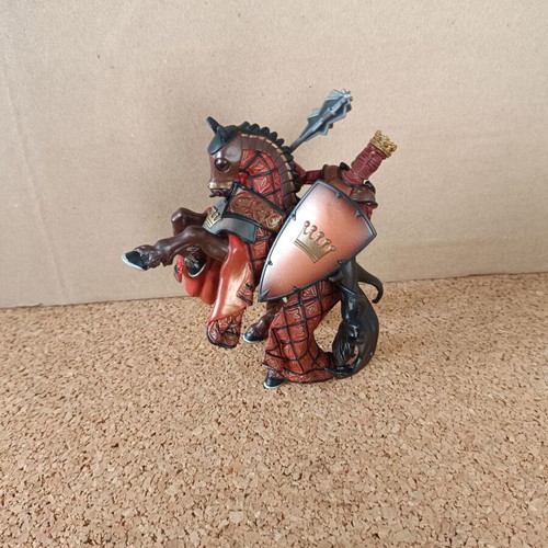 Collectible plastic knights set of 2 new