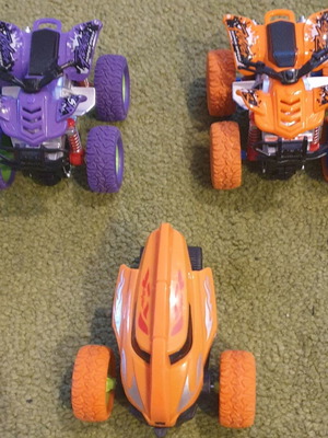 Off-road and stunt vehicles like new, set of 3 pieces