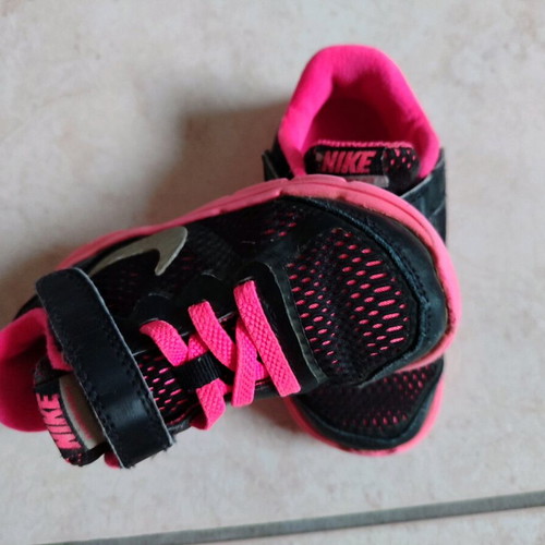 Nike athletic shoes used, size 23.5, black and pink