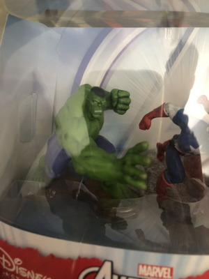 Avengers Classic Figurine Set new Disney Store exclusive Marvel