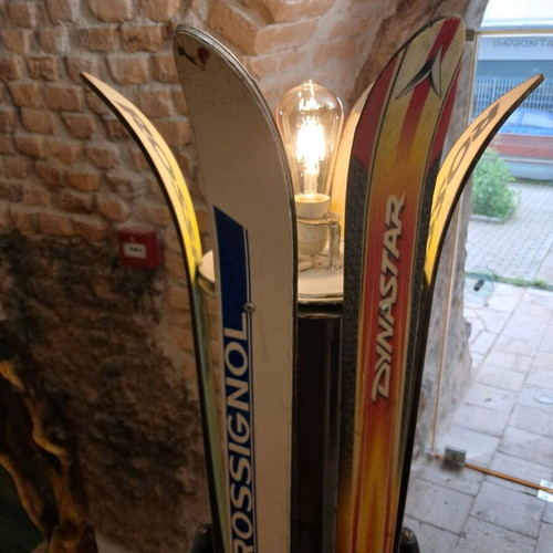Ski floor lamp with skis like new, decorative