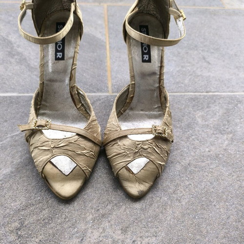 Gold sandals with ankle buckle, 9cm heel, like new