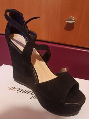Platform shoes with suede ties like new, black size 40