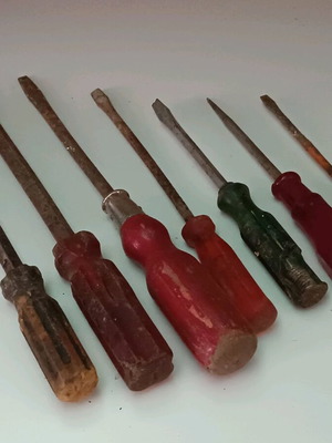 Screwdrivers old used, pack