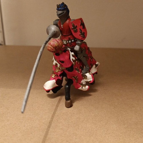 Knight and Horse Set like new, 10 cm