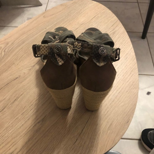 Tommy Hilfiger Women Platforms size 41 like new, beige and green