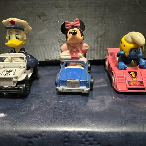 Comic figures in Matchbox Gorgi cars used, pack of 7