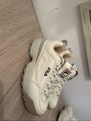 Fila white athletic shoes like new, size 37