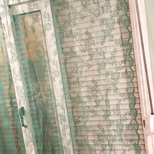 Green lace curtains like new, set of two, 2.5m x 1m each