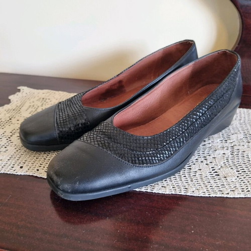 Leather anatomical pumps used, size 41, black