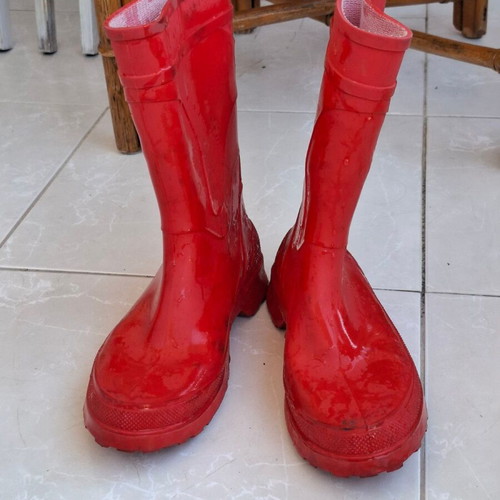 Red rain boots used, size 39