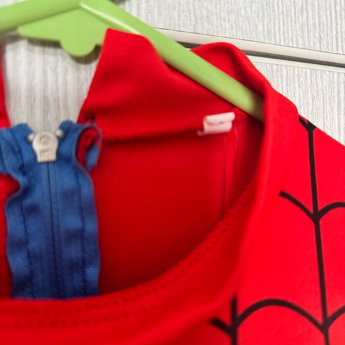 Spider-Man costume with mask and gloves used for age 6