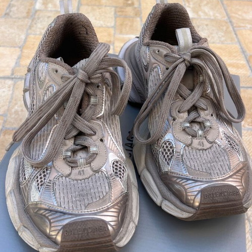 Balenciaga athletic shoes 3XL like new, taupe mix, size 41