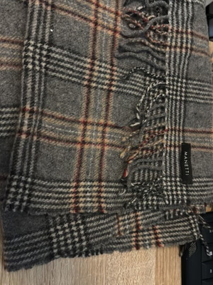 Manetti wool scarf like new