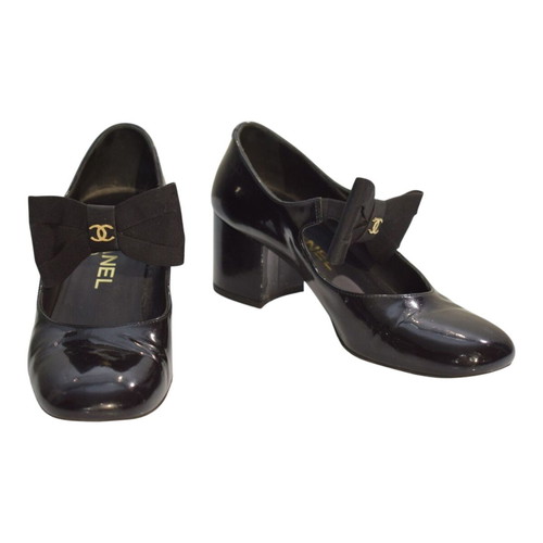 Chanel patent leather pumps with CC bow and block heel EU 36C