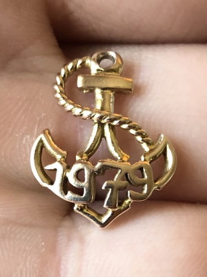 14k solid gold anniversary pendant by Vourakis House anchor design used 1.8gr